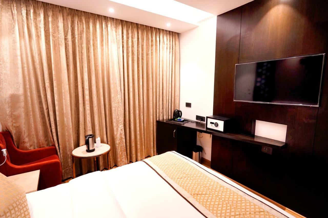 Hotel City Pride With Free Airport Pickup Нью-Дели Экстерьер фото