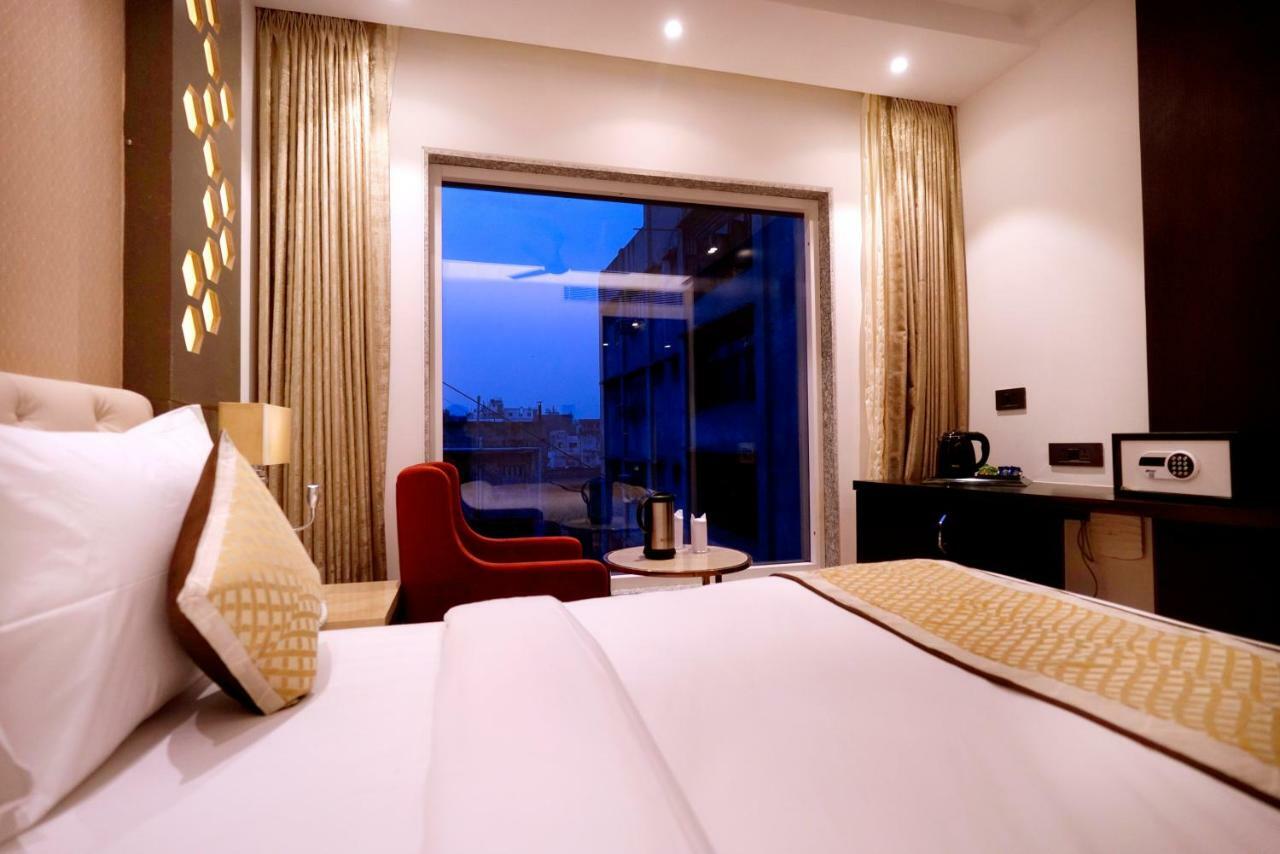 Hotel City Pride With Free Airport Pickup Нью-Дели Экстерьер фото